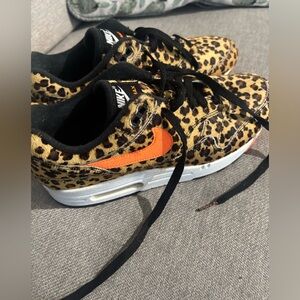 Size8.5 Nike Leopard Print Sneakers with Black Accents Like NEW